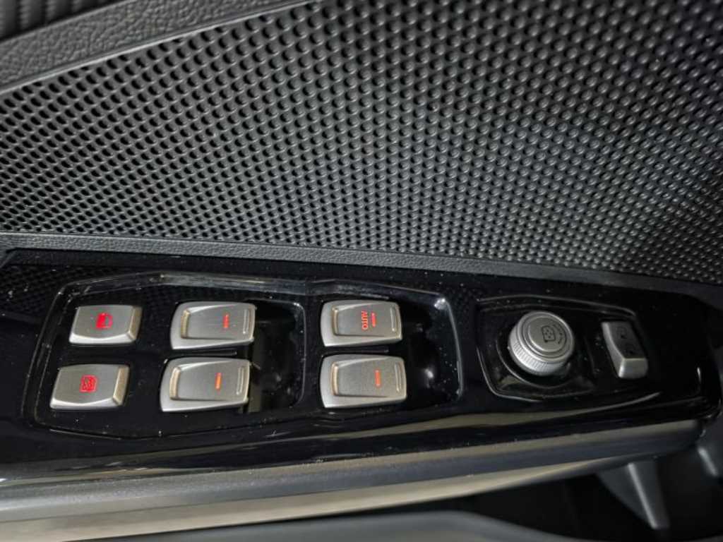 Ssangyong Tivoli - Vista 10