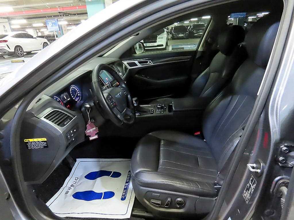 HYUNDAI Genesis - Vista 6