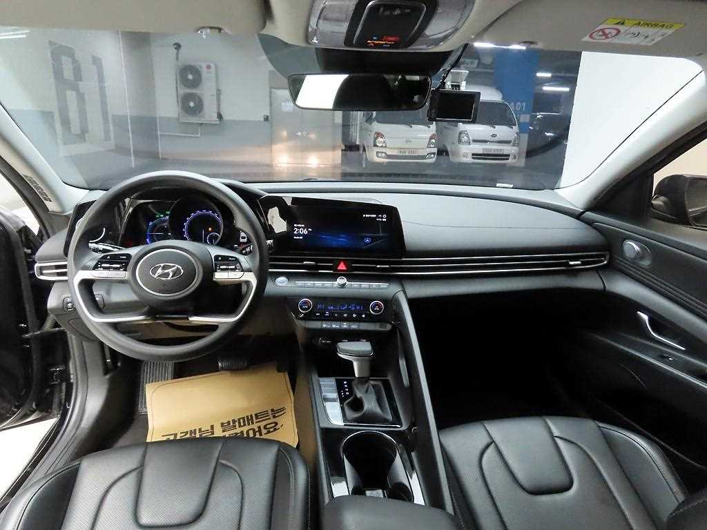 HYUNDAI Avante - Vista 6