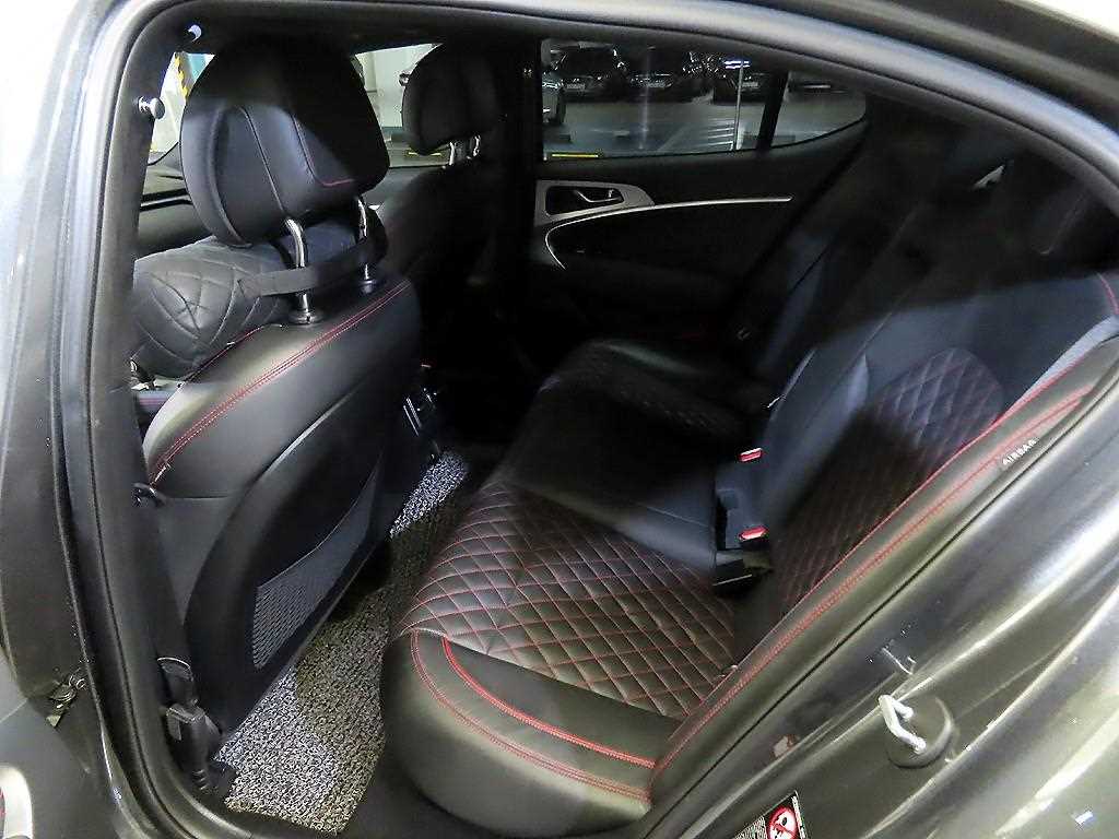 Genesis G70 - Vista 7