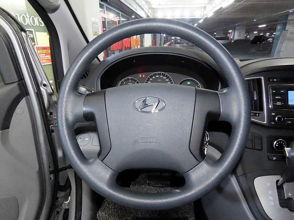 HYUNDAI Starex - Vista 8