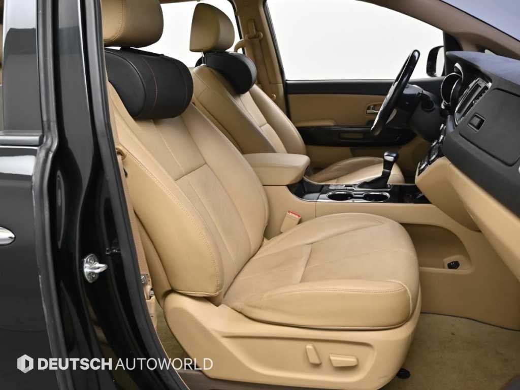 KIA Carnival - Vista 10