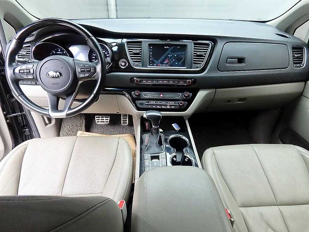 KIA Carnival - Vista 7