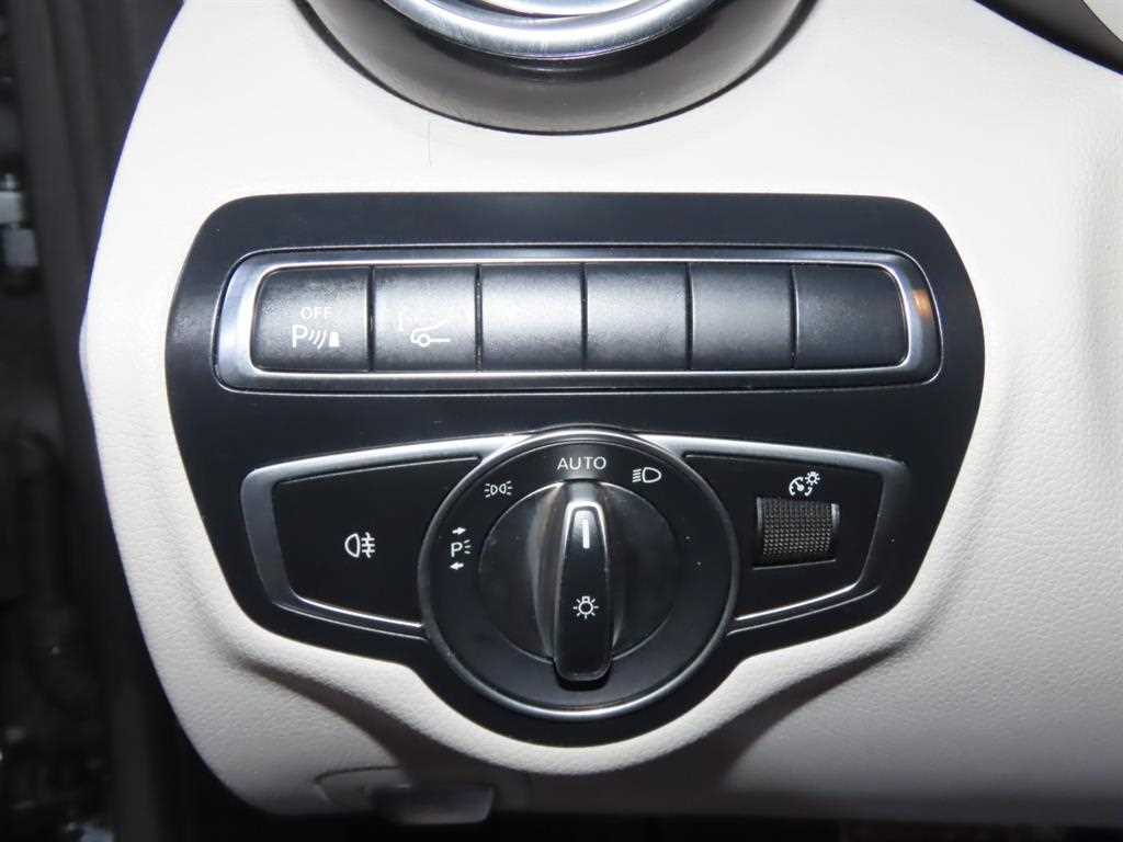 Mercedes Benz C Class - Vista 12