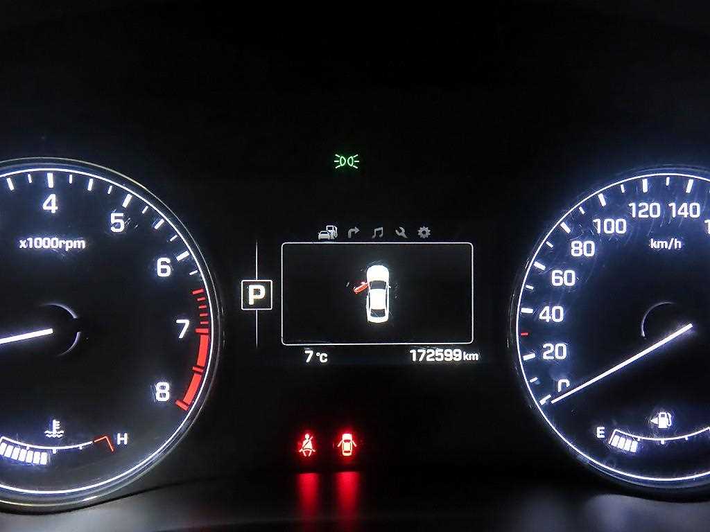 HYUNDAI Genesis - Vista 9