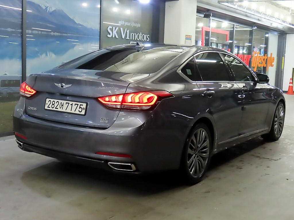 HYUNDAI Genesis - Vista 4
