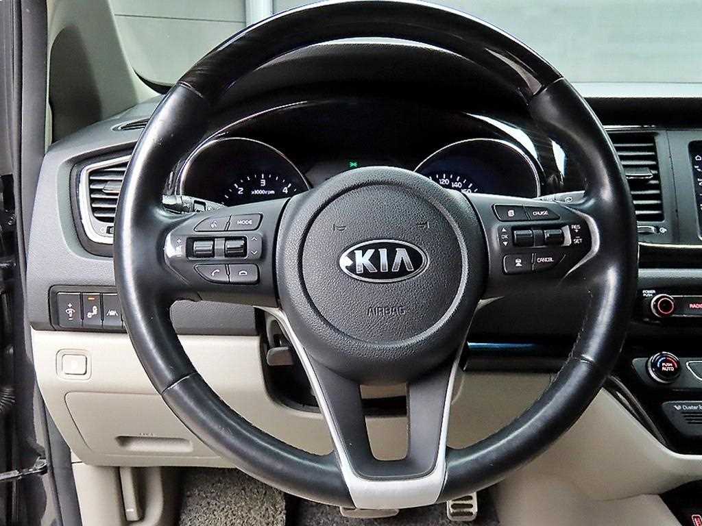 KIA Carnival - Vista 9
