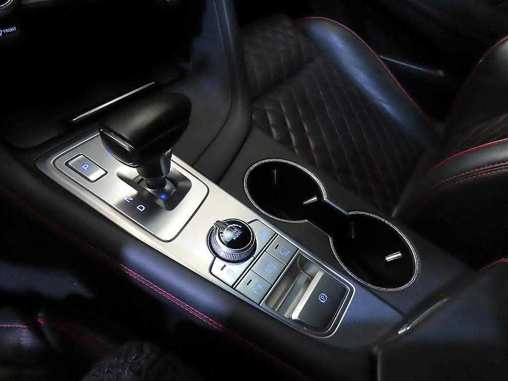 Genesis G70 - Vista 12