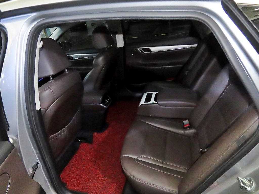 HYUNDAI Grandeur - Vista 7