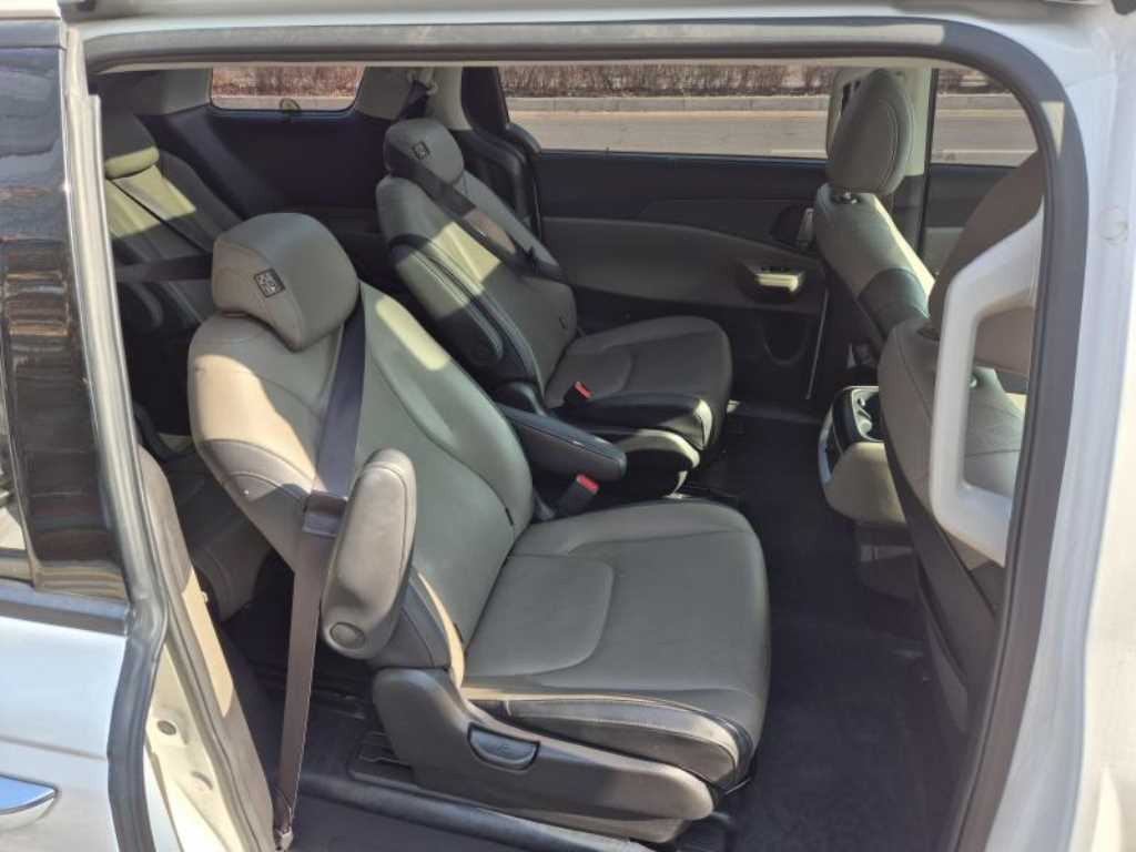 KIA Carnival - Vista 10