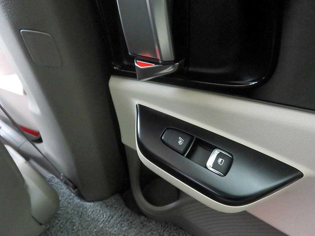 KIA Carnival - Vista 10