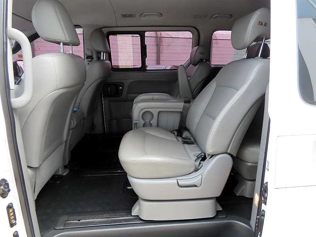 HYUNDAI Starex - Vista 6