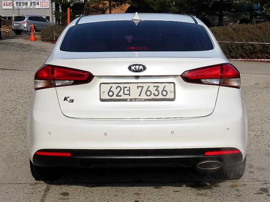 KIA K3 - Vista 4