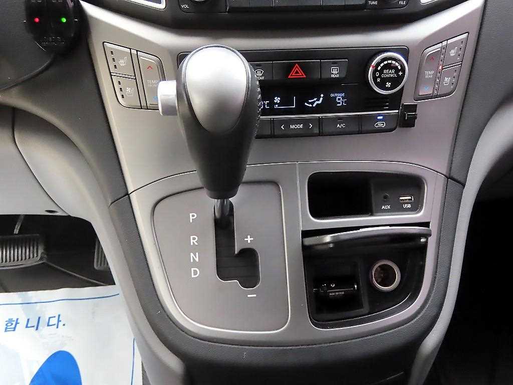 HYUNDAI Starex - Vista 11