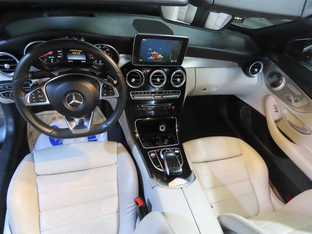 Mercedes Benz C Class - Vista 8