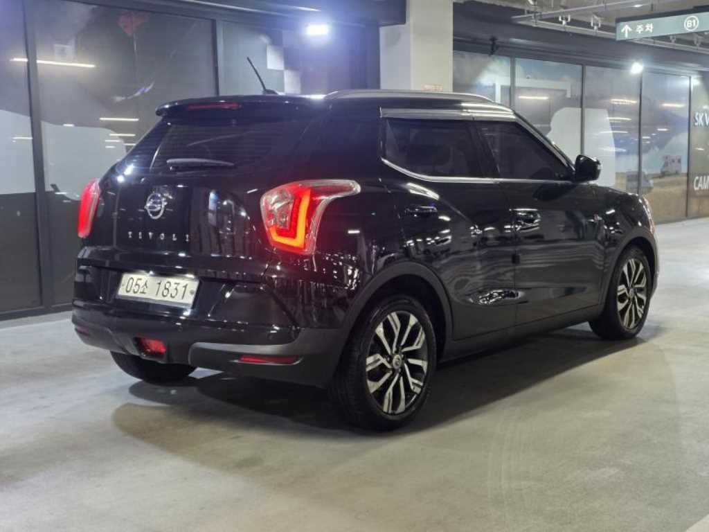 Ssangyong Tivoli - Vista 4