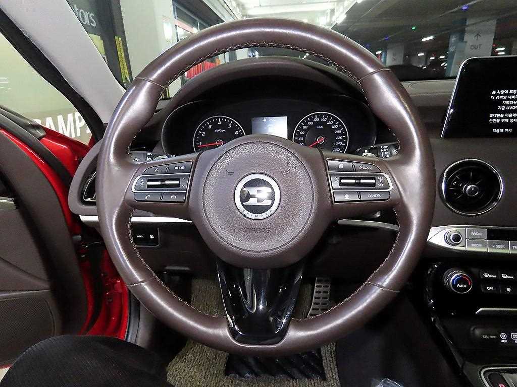 KIA Stinger - Vista 8