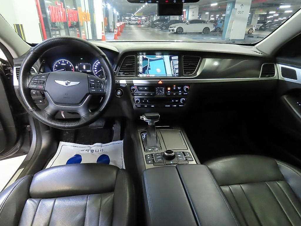 HYUNDAI Genesis - Vista 10