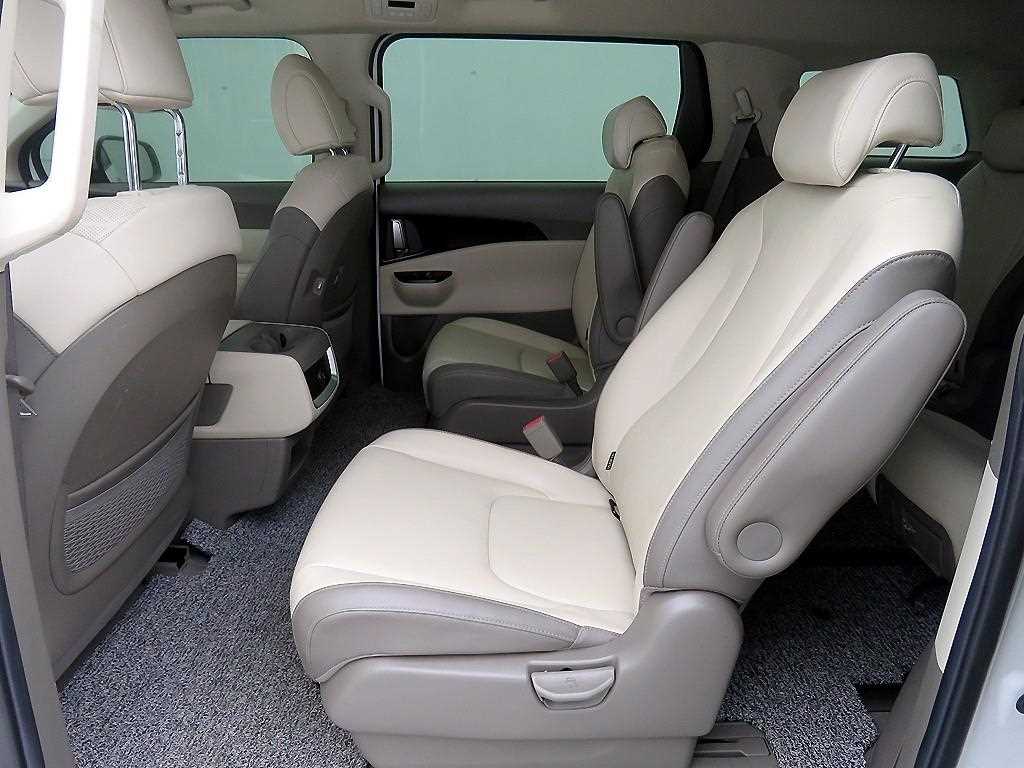 KIA Carnival - Vista 7