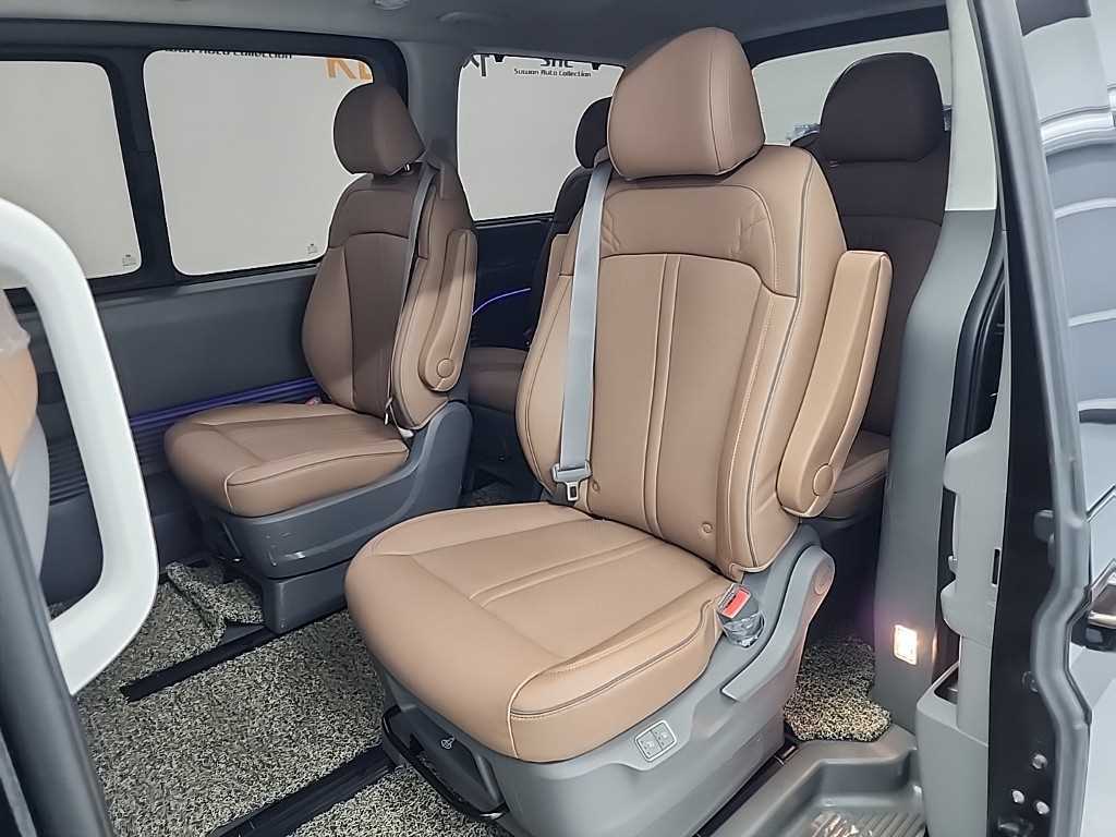 HYUNDAI Staria - Vista 12