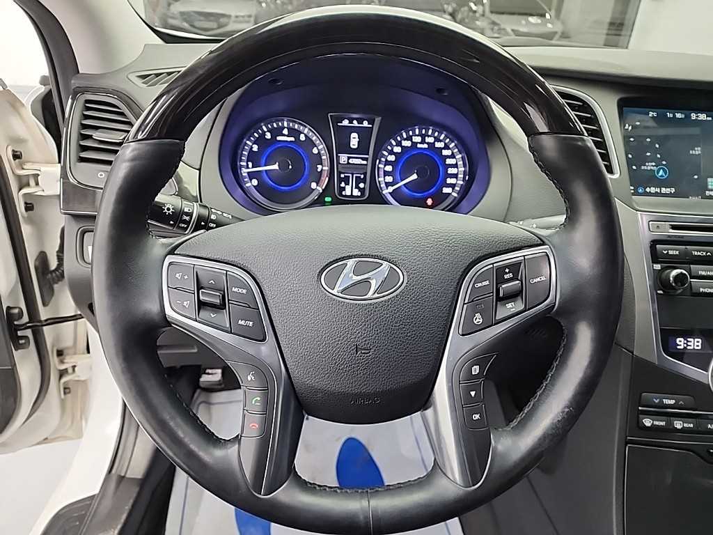 HYUNDAI Grandeur - Vista 9