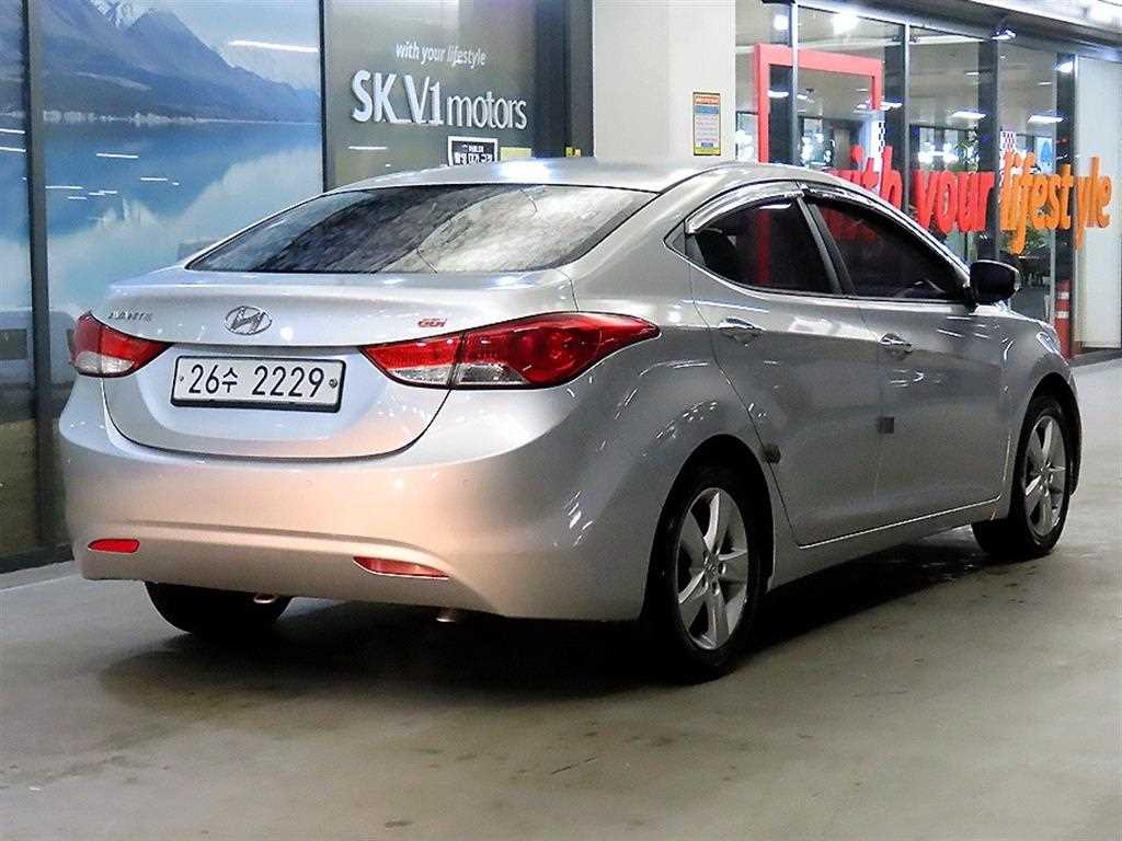 HYUNDAI Avante - Vista 4