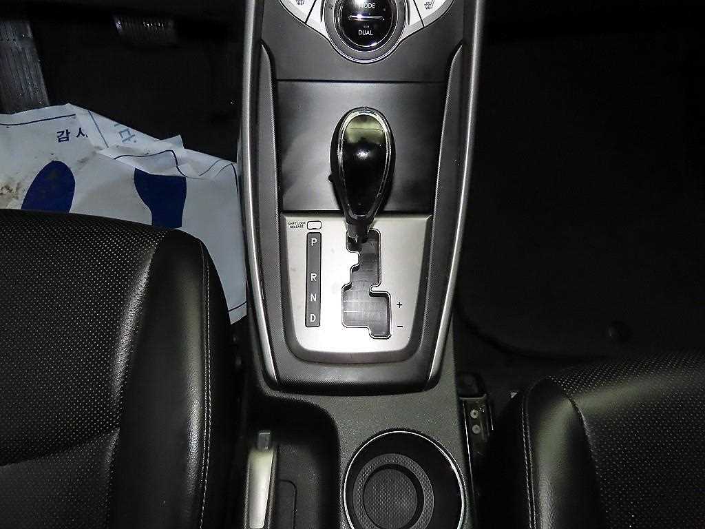 HYUNDAI Avante - Vista 12