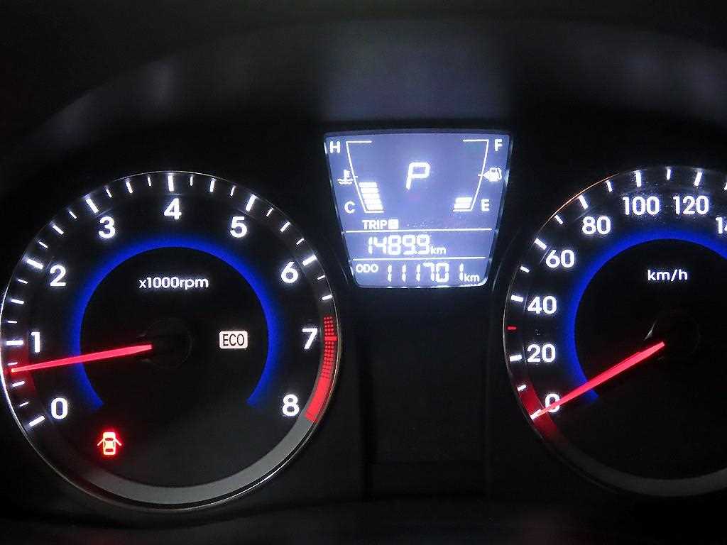 HYUNDAI Accent - Vista 9