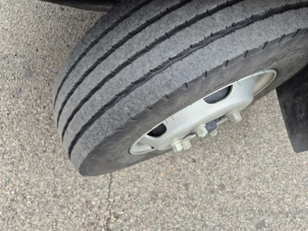 medium and large cargo truck - Vista 8