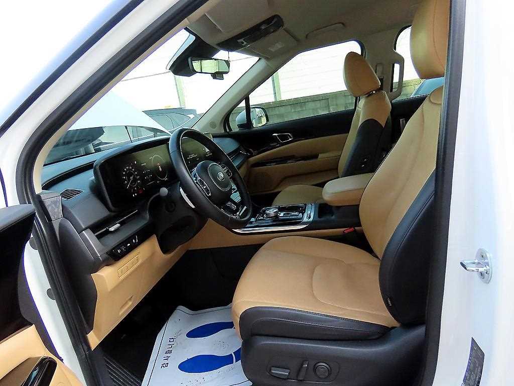 KIA Carnival - Vista 5