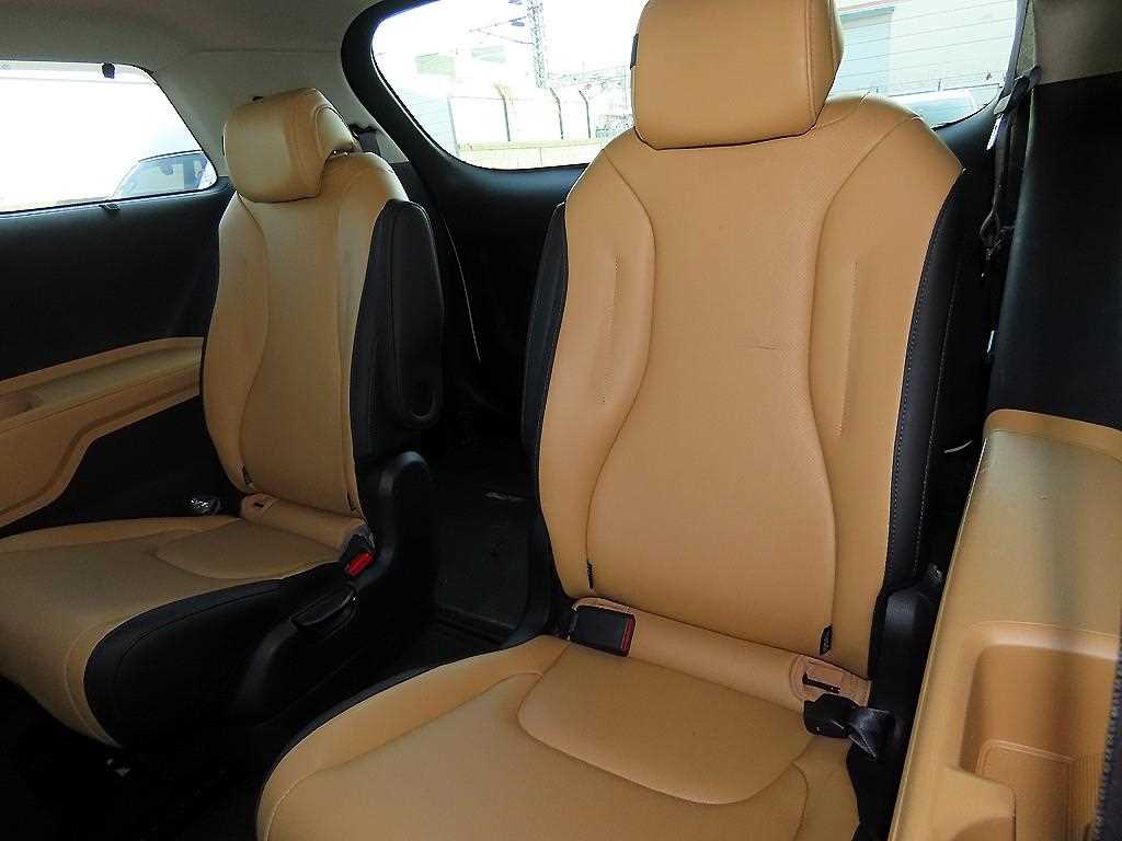 KIA Carnival - Vista 7