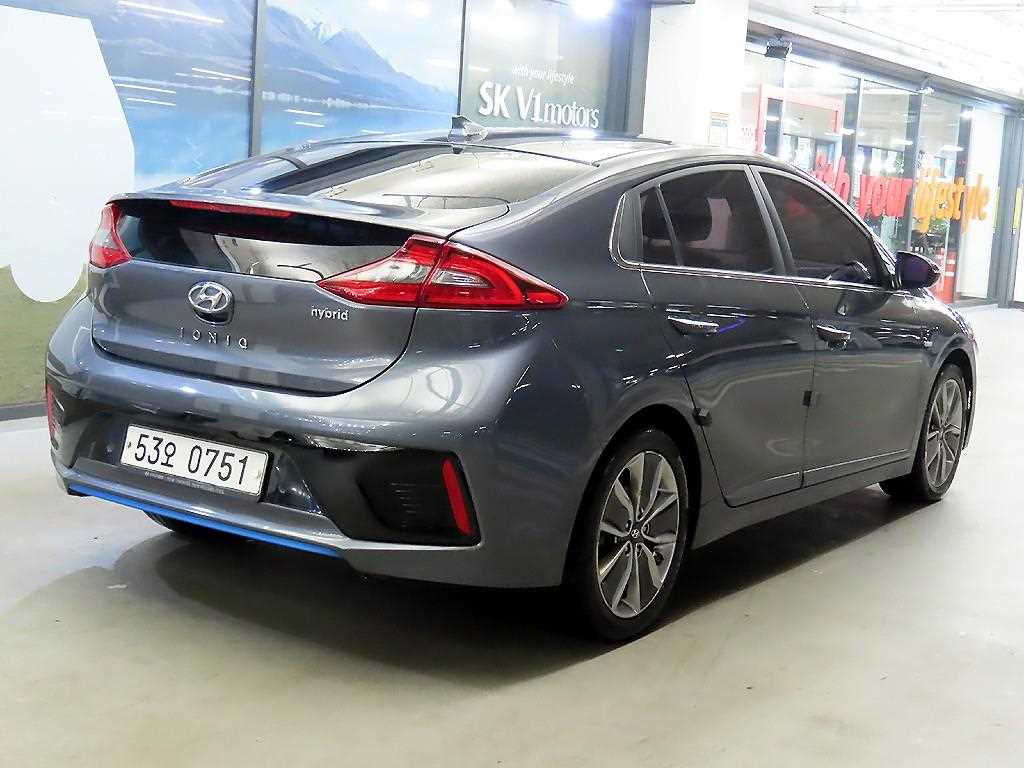 HYUNDAI Ioniq - Vista 4