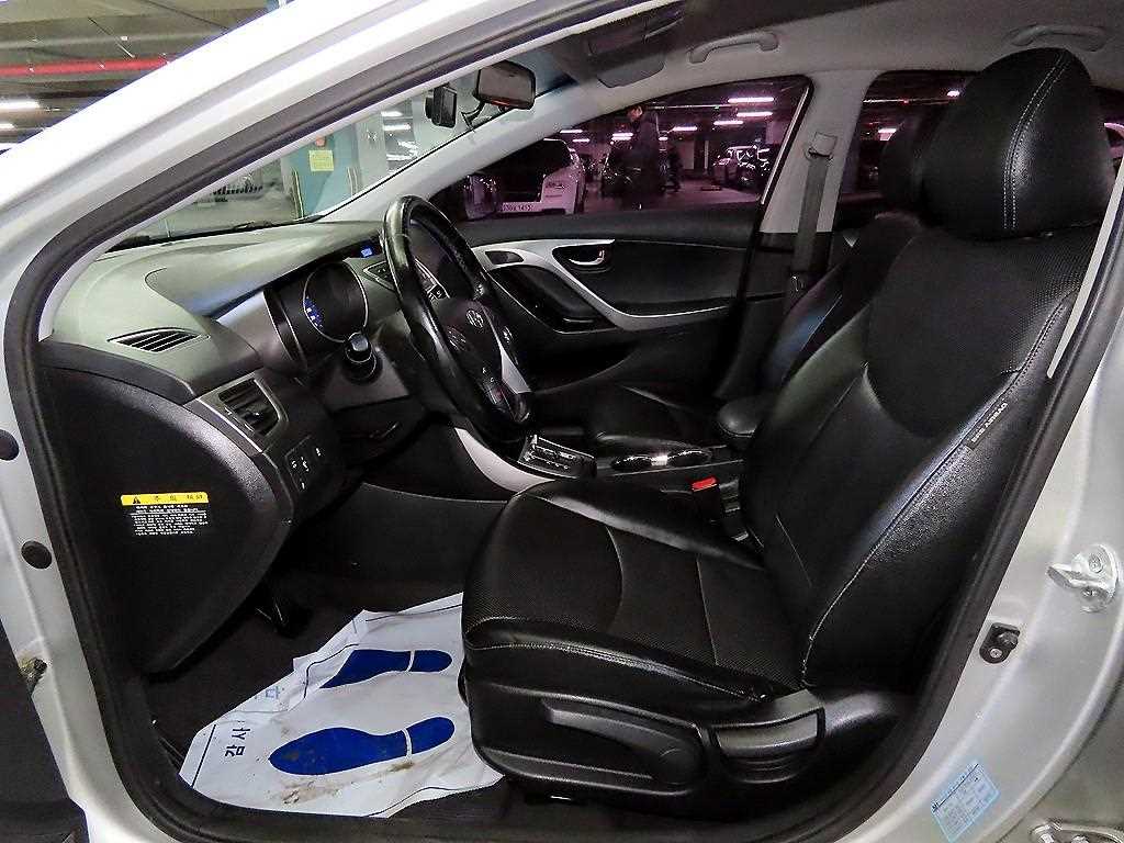 HYUNDAI Avante - Vista 6