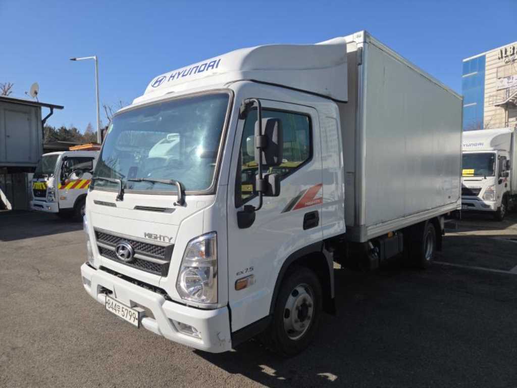 medium and large cargo truck - Vista 4