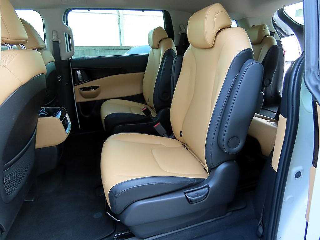 KIA Carnival - Vista 6