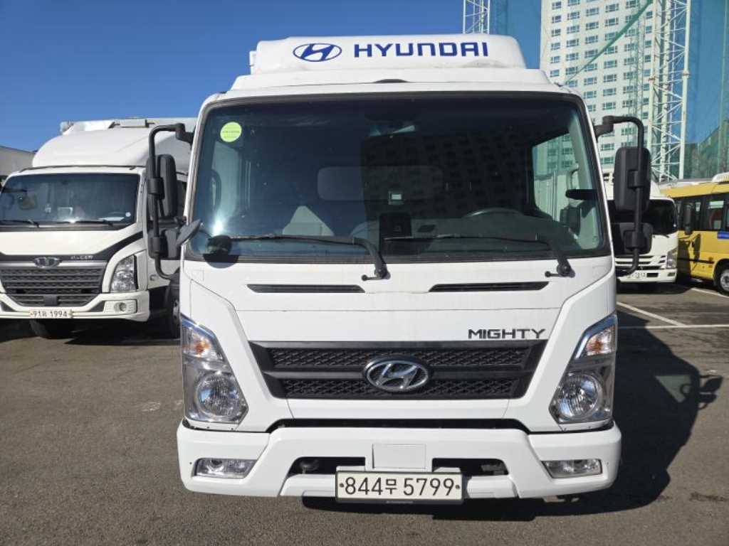 medium and large cargo truck - Vista 3