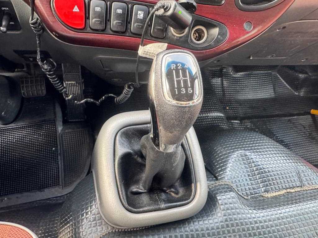 medium and large bus Hyundai bus - Vista 9