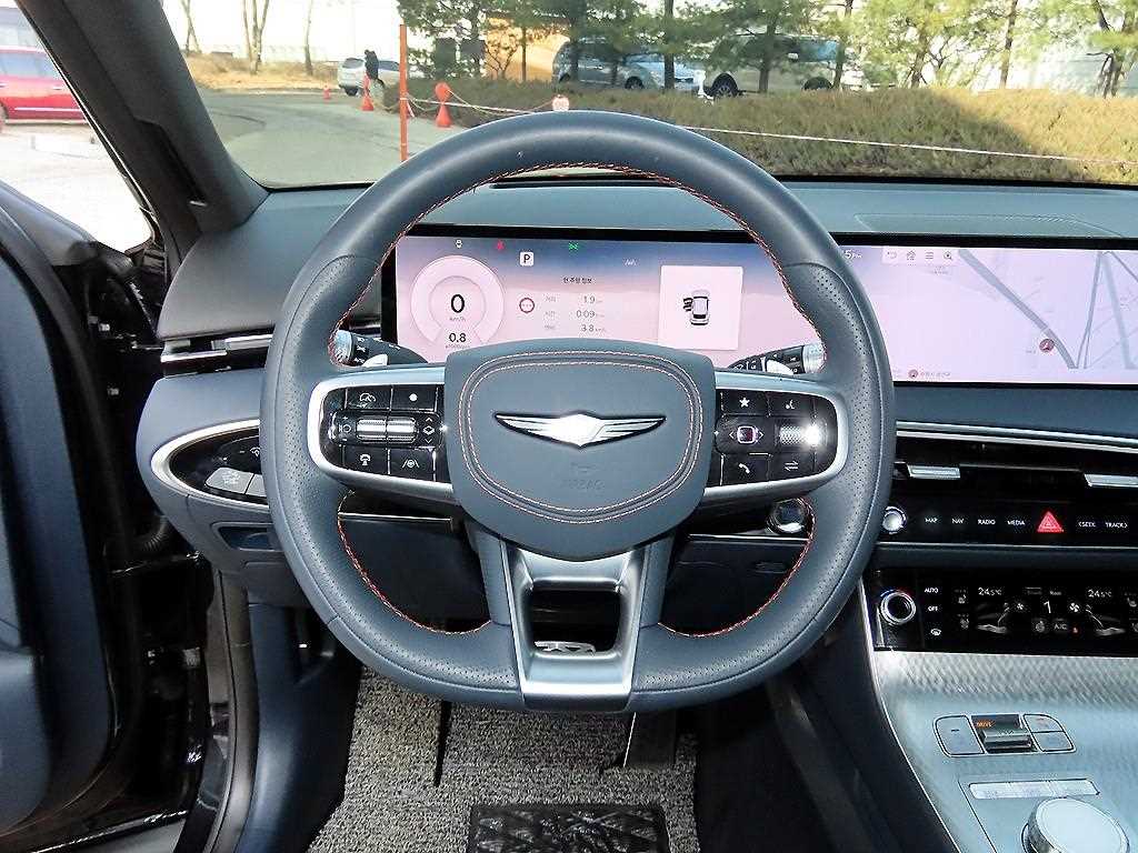 Genesis GV70 - Vista 8