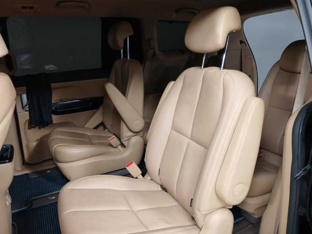 KIA Carnival - Vista 8