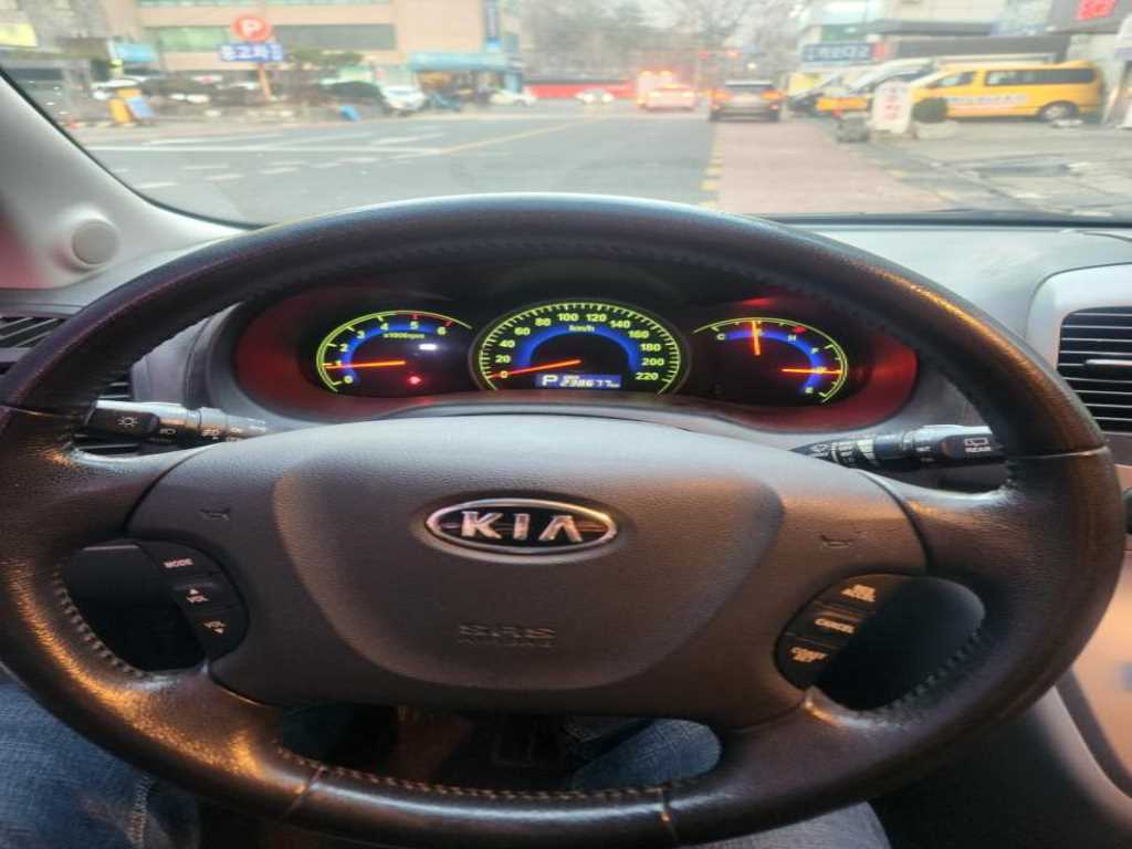 KIA Carnival - Vista 10