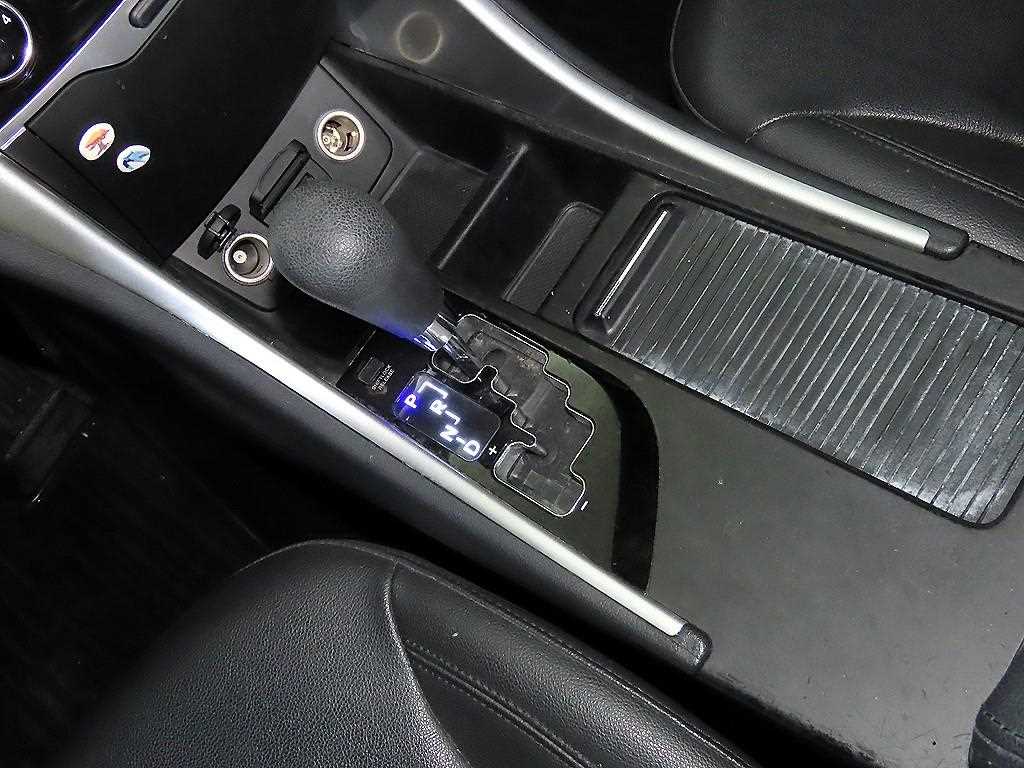 HYUNDAI Sonata - Vista 12