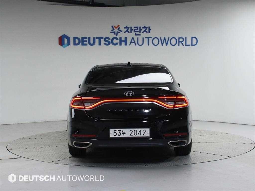 HYUNDAI Grandeur - Vista 5