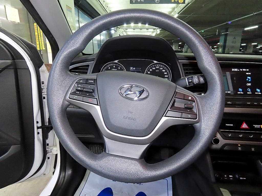 HYUNDAI Avante - Vista 8