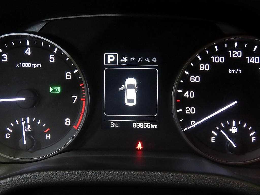 HYUNDAI Avante - Vista 9