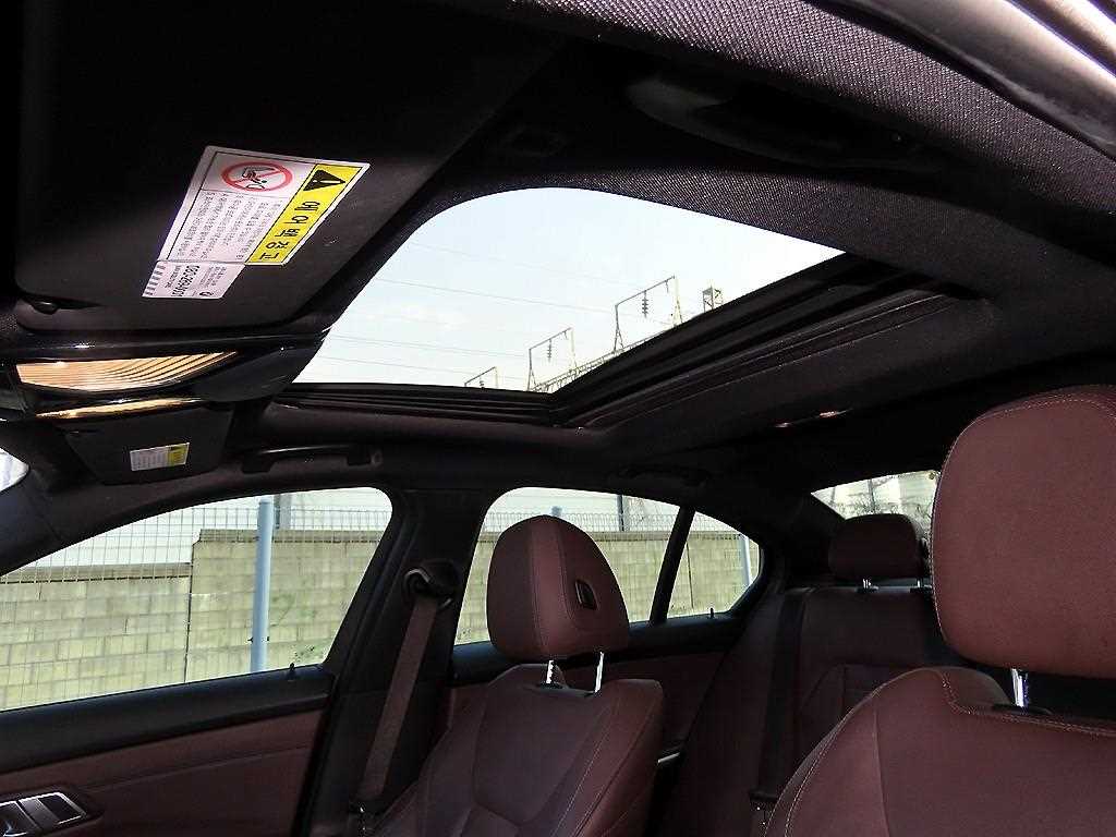 BMW 3 series 2019 Negro - Importación desde Corea - HF Imports Iquique - Foto 18