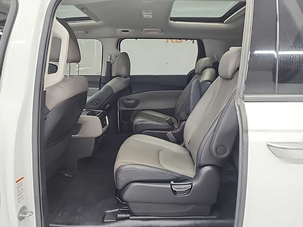 KIA Carnival - Vista 12