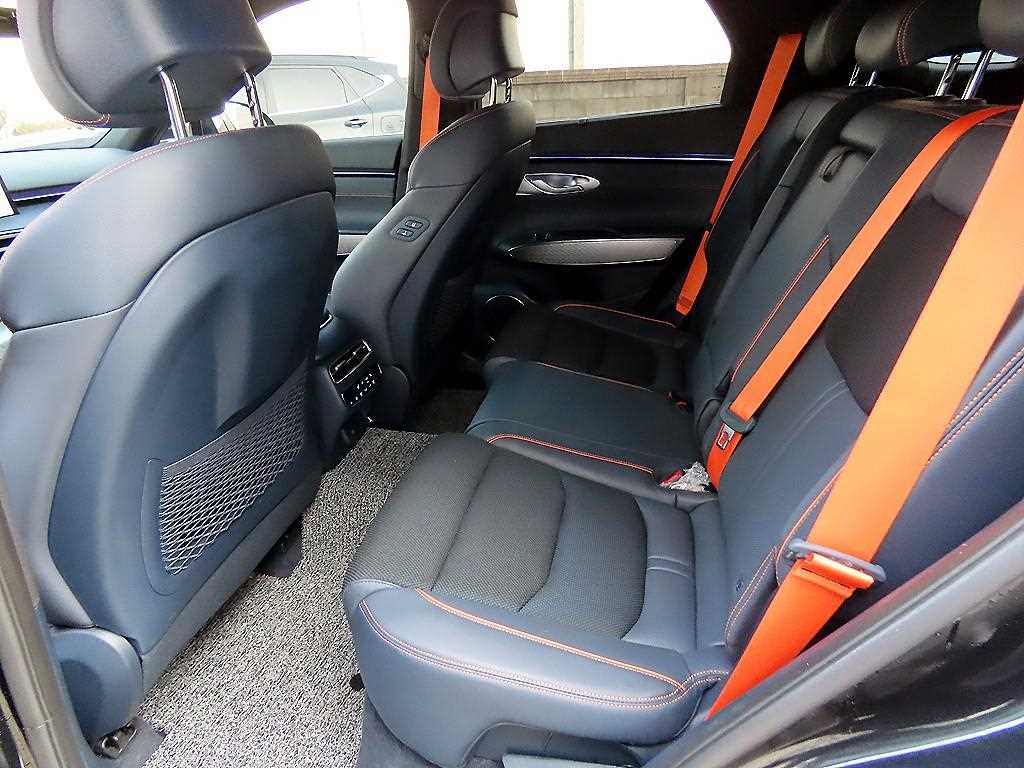 Genesis GV70 - Vista 6