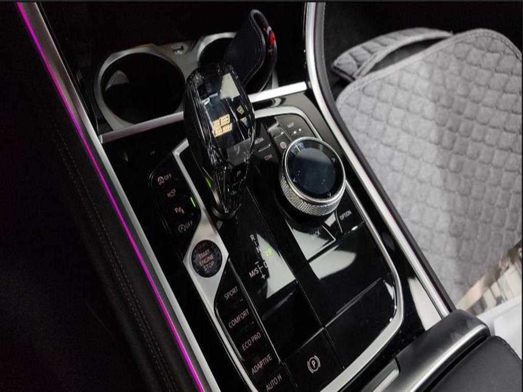 BMW 8 Series - Vista 9