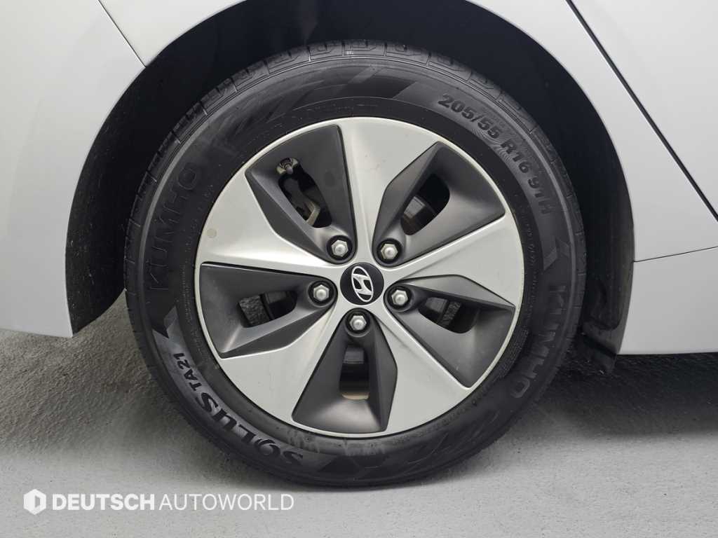 HYUNDAI Ioniq - Vista 5