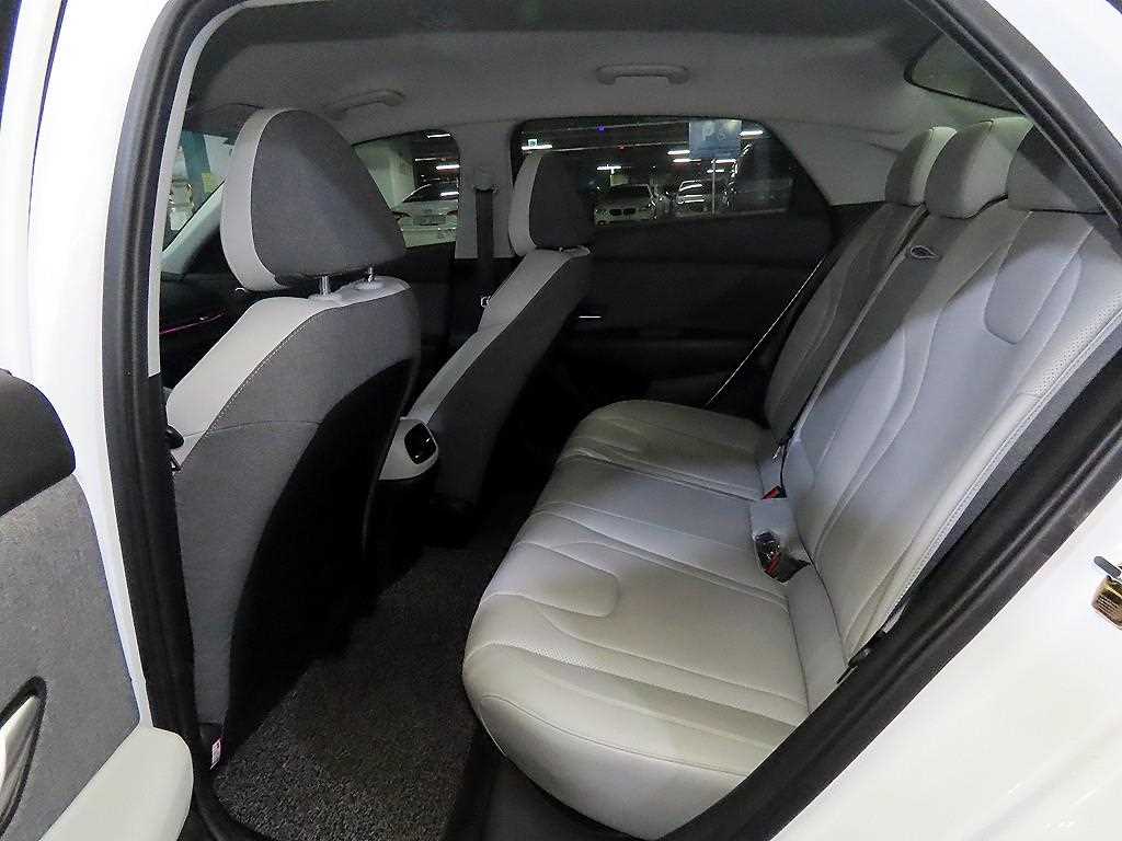 HYUNDAI Avante - Vista 7